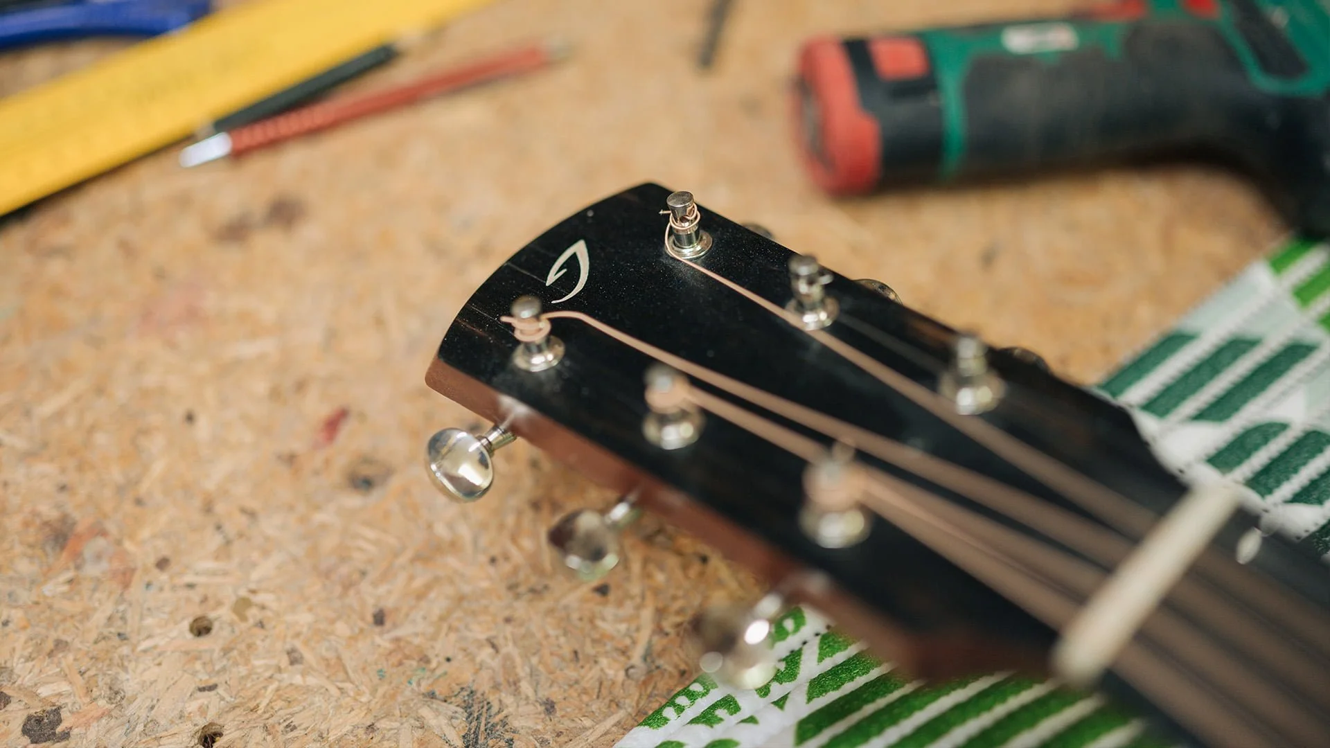 Jurisin Acoustic Guitars: <br>Ručno pravljene akustične gitare čiji se melodični tonovi prolamaju po čitavoj Evropi 2 jurisin 02