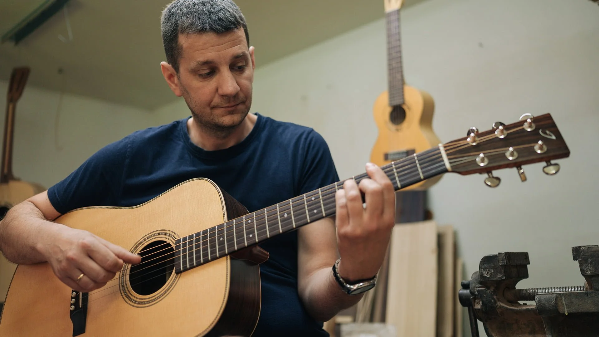 Jurisin Acoustic Guitars: <br>Ručno pravljene akustične gitare čiji se melodični tonovi prolamaju po čitavoj Evropi 16 jurisin 07