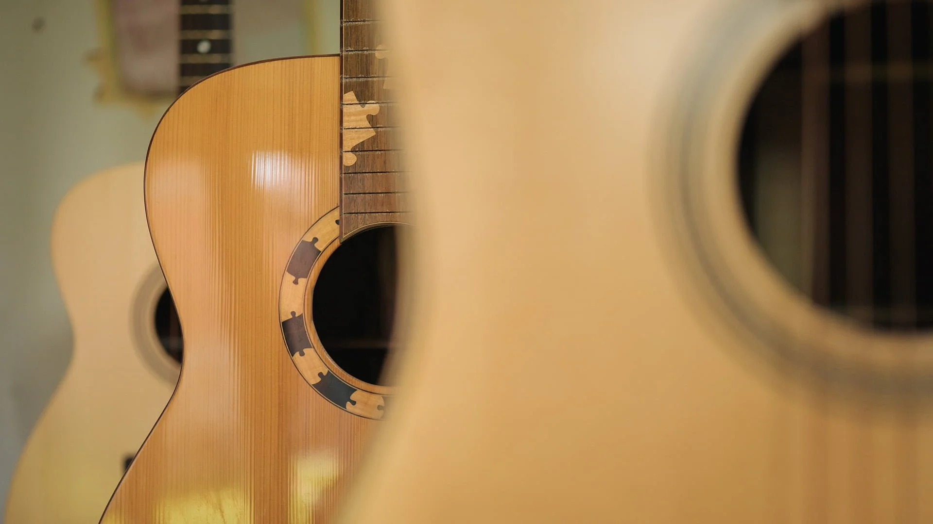 Jurisin Acoustic Guitars: <br>Ručno pravljene akustične gitare čiji se melodični tonovi prolamaju po čitavoj Evropi 17 jurisin 08