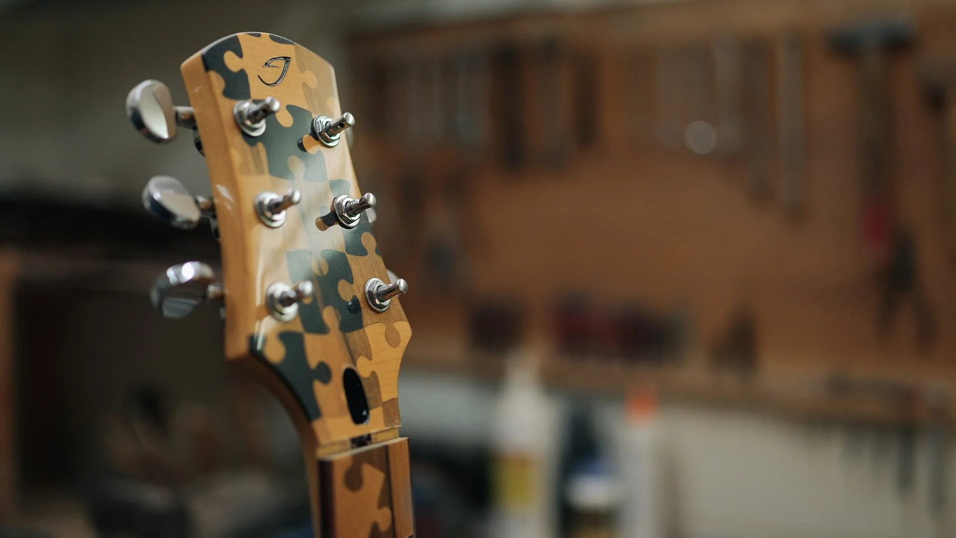 Jurisin Acoustic Guitars: <br>Ručno pravljene akustične gitare čiji se melodični tonovi prolamaju po čitavoj Evropi 19 jurisin 10