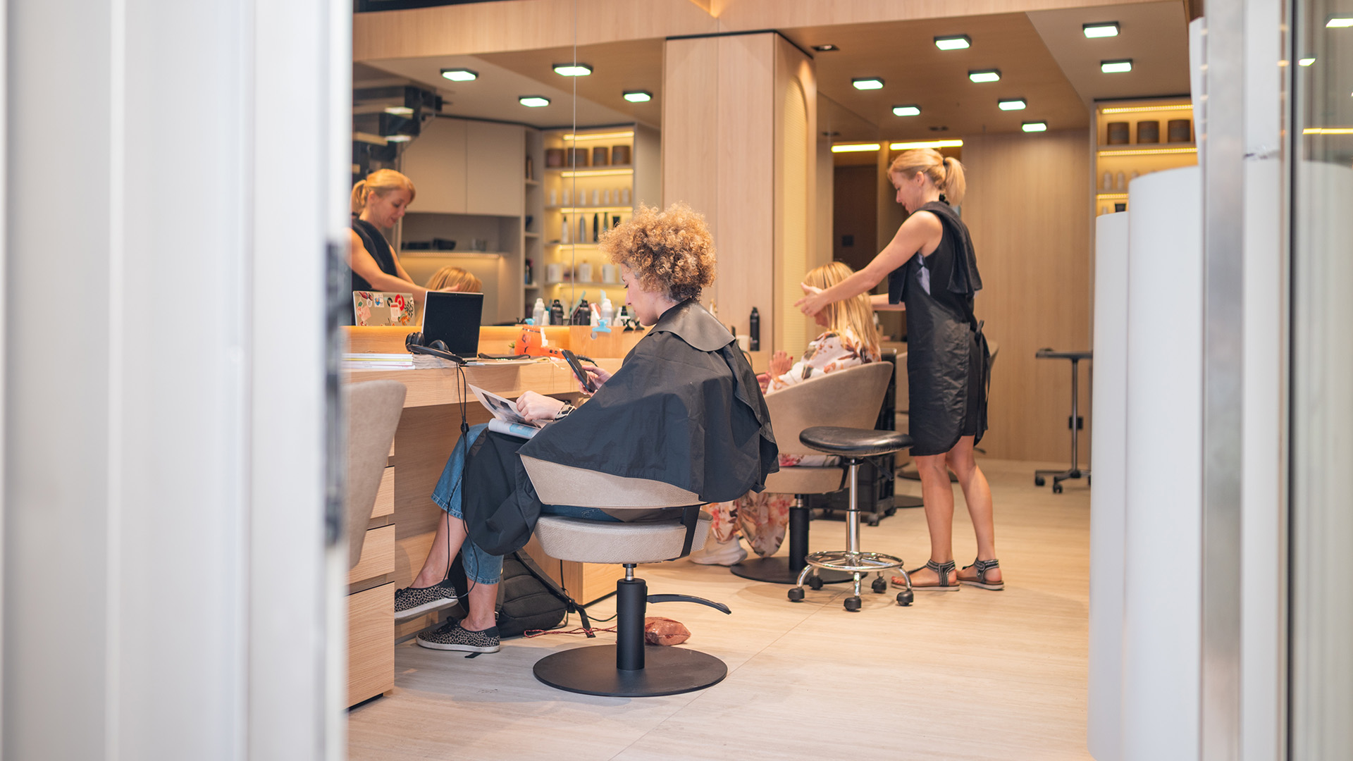 HappyTeam frizerski salon: <br>Kad žena padobranac pronađe frizerske makaze 13 happyteam 06