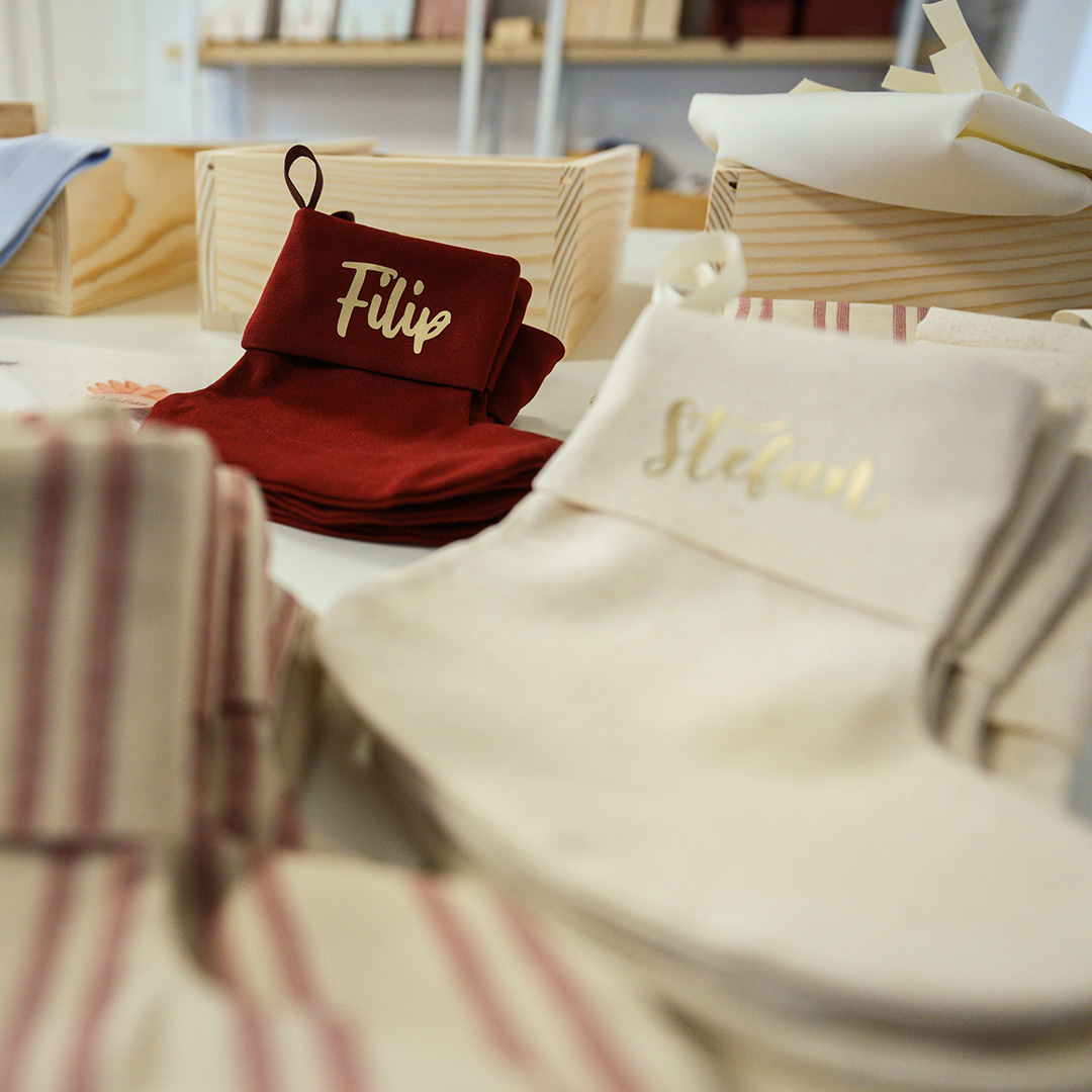 Ellie and Mo: <br>Personalizovane kutije za čuvanje neprocenjivih dečjih uspomena 6 sq elllie and mo 01